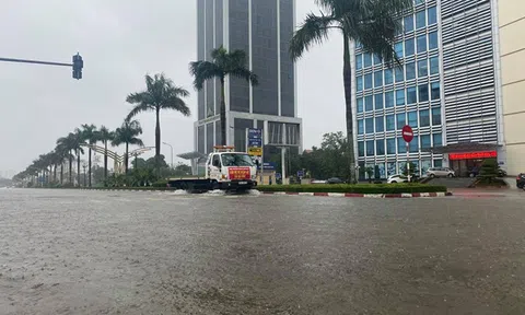 Nghệ An ngập lụt diện rộng, TP Vinh "thất thủ"